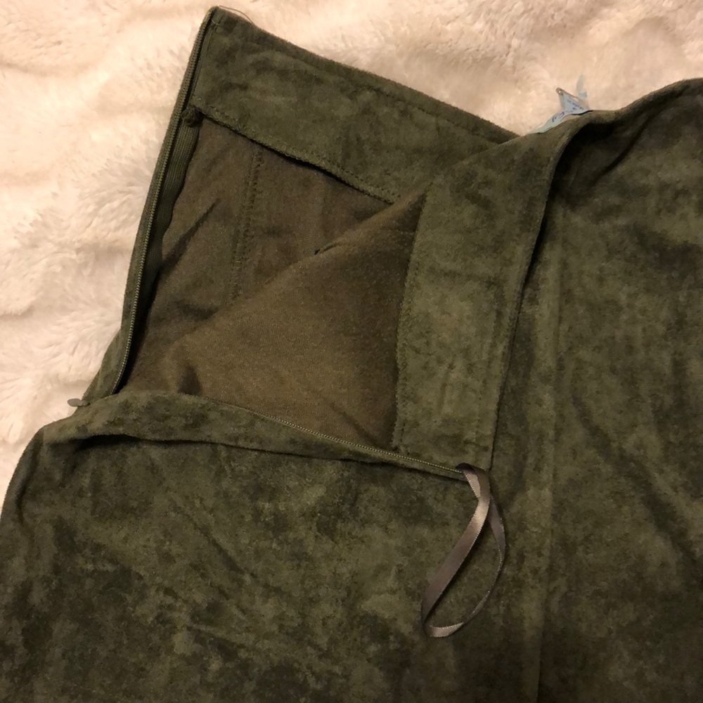 NWT Olive Shorts 🤗 - Picture 4 of 4